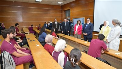 رئيس جامعة القاهرة يتابع انتظام الدراسة بكليات فرع الشيخ زايد
