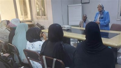 محافظ أسوان يتابع جهود تدريب الرائدات الريفيات وأعضاء فرع القومى للمرأة