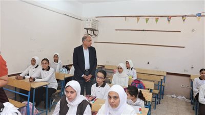 محافظ المنيا يتابع سير العملية التعليمية بعدد من المدارس