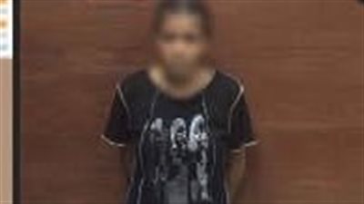 ضبط طالبة تعدت على زميلتها أمام مدرسة بمصر القديمة 