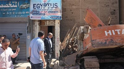 محافظ المنيا يتفقد موقع انهيار منزل خالٍ من السكان 