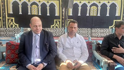 وكيل تعليم قنا يقدم العزاء بوفاة مدير مدرسة الشهيد محمد علي أحمد