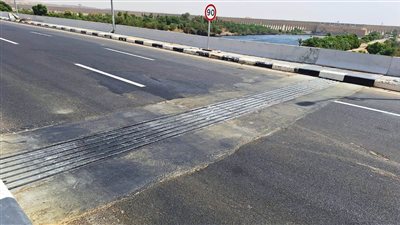 محافظ أسوان يتابع الانتهاء من تركيب الفواصل الدائمة على كوبرى الخزان