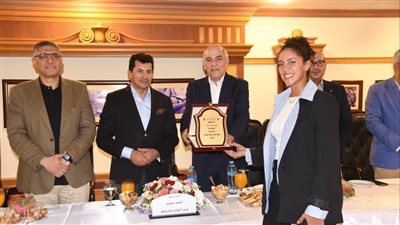 وزير الرياضة ومحافظ الجيزة ورئيس الاولمبية يتفقدون أعمال التطوير بنادي الصيد فرع أكتوبر