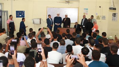  وكيل الأزهر ورئيس الجامعة يتفقدان سير الدراسة بكلية الشريعة والقانون بالقاهرة