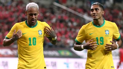 نيمار يسخر بشدة من ترتيب رافينيا في جائزة الكرة الذهبية