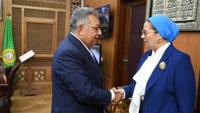 محافظ الدقهلية يستقبل المستشارة أمل عمار والفنانة صفاء أبو السعود 