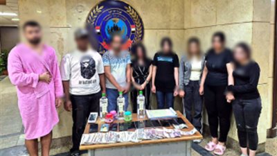 «قواد» يعرض الساقطات على راغبي المتعة الحرام داخل نادي صحي بالقاهرة الجديدة