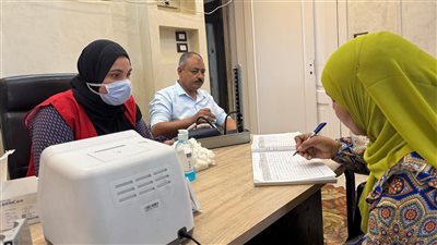 «صحة الأقصر» تنظم قافلة طبية لفحص العاملين في القطاع الحكومي (صور)