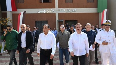  رئيس الوزراء: يتفقد مجمع خدمات المواطنين 