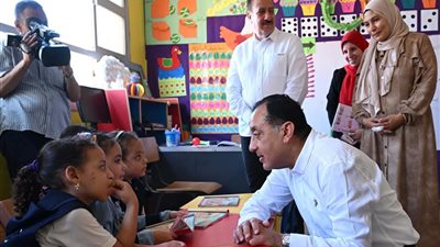  رئيس الوزراء وزير التعليم يتفقدان مدرسة الشهيد سامح طاحون الابتدائية بقرية شمّا بالمنوفية