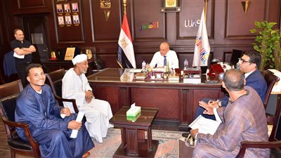 «محافظ الأقصر» يبحث شكاوى ومطالب المواطنين بالبر الغربي (صور)