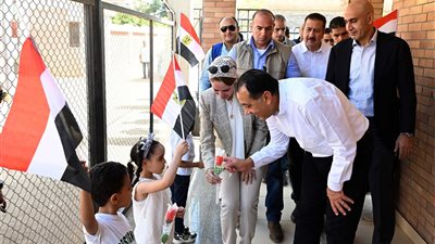 رئيس الوزراء يتفقد مركز تنمية الأسرة والطفل بقرية سبك الأحد