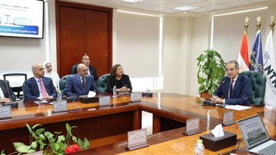 وزير الاتصالات: تشغيل خدمات إنترنت الأشياء للسيارات في مصر 