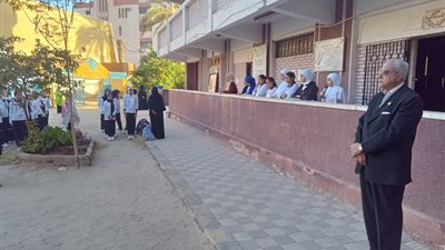  وكيل تعليم القليوبية يتفقد مدرسة سعد زغلول الإعدادية..صور
