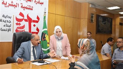 محافظ المنيا يوجه بتقديم مساعدات عاجلة لحالات إنسانية ويوفر وسيلة مواصلات آمنة