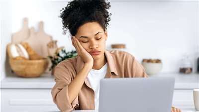 لماذا نشعر بالتعب والكسل في فصل الخريف أكثر من غيره؟