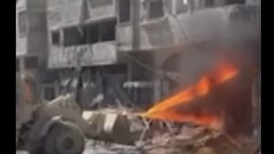بالفيديو.. الاحتلال يحرق المنازل في غزة عبر الجرافات