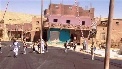 أهالى قرية العوينية بإدفو يوجهون رسالة شكر لمحافظ أسوان