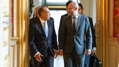 وزير الخارجية يلتقي نظيره الفرنسي لبحث تعزيز العلاقات الثنائية والقضايا الإقليمية