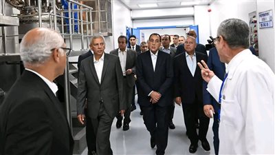 رئيس الوزراء يفتتح مصنعي «إنتاج الخامات الدوائية» و«المطهرات» بشركة النصر للكيماويات الدوائية