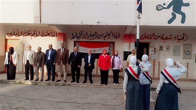 القبيصي يشهد طابور الصباح وتحية العلم بمدرسة 6 أكتوبر الإعدادية للبنات بالفيوم