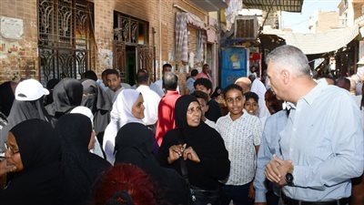 محافظ أسوان يجري جولة لمتابعة جودة الخبز واللحوم وإحكام الرقابة على الأسواق