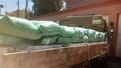 ضبط سيارة محملة بـ5 طن دقيق بلدى مدعم قبل تهريبها بإدفو