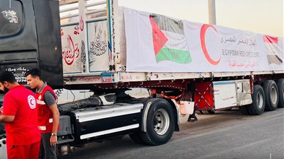 الهلال الأحمر: 3600 طن من المساعدات العاجلة عبر قافلة «زاد العزة» لغزة