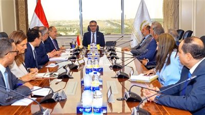 وزير التموين يبحث مع إي أند مصر تزويد منافذ «كاري أون» بأحدث الأنظمة الرقمية