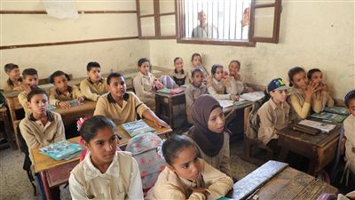 نائب المحافظ يتفقد مدرسة الشعب الابتدائية بقرية نزلة الفلاحين 