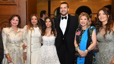 ليلى علوي تهنئ هاني رمزي على حفل زفاف نجله.. والأخير يرد عليها