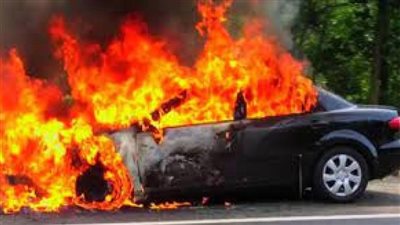 مصرع شخص وإصابة 2 آخرين في اشتعال النيران بسيارة بأسيوط