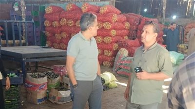 بالصور.. متابعة أعمال التطوير بسوق إسنا للخضار والفاكهة جنوب الأقصر
