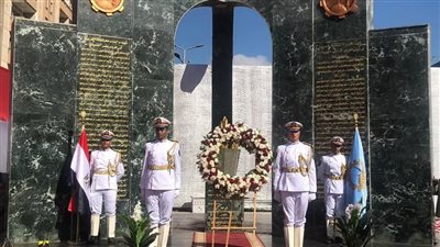  محافظ الغربية يضع إكليل الزهور على النصب التذكاري في ذكرى احتفالات 6 أكتوبر