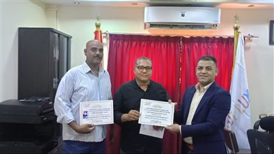 بالصور.. تكريم العامل المثالي عن شهر سبتمبر بمركز البياضية في الأقصر