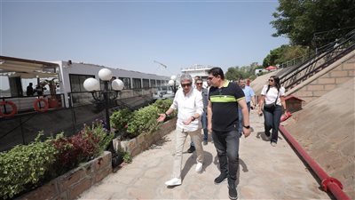 وزير السياحة والآثار يتفقد عددًا من الفنادق الثابتة والعائمة والدهبيات بمحافظة الأقصر