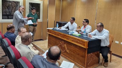 نائب «محافظ الأقصر» يبحث طلبات وشكاوى المواطنين في اليوم المفتوح (صور)