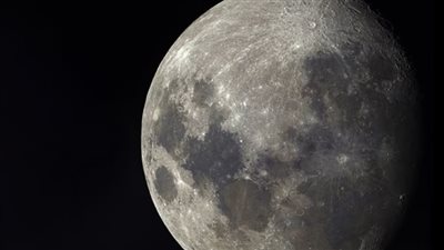 علماء يقتربون من اكتشاف مذهل على القمر