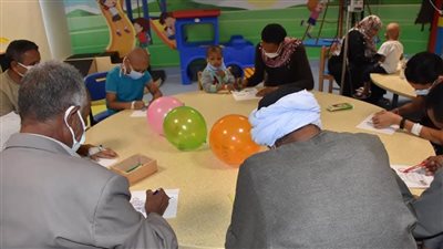 أبطال حرب أكتوبر القدامى يدعمون مرضي الأورام في الصعيد (صور)