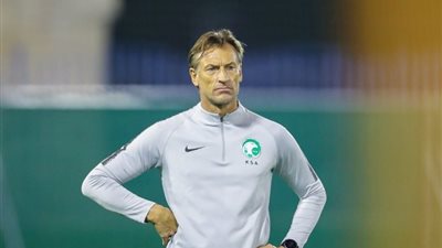 رينارد يفاضل بين لاعبين في الدفاع لمواجهة إندونسيا في ملحق المونديال