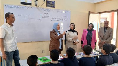 مدير تعليم القاهرة تتابع سير العملية التعليمية بمدرسة 