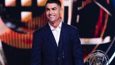 رونالدو يتوج بجائزة 