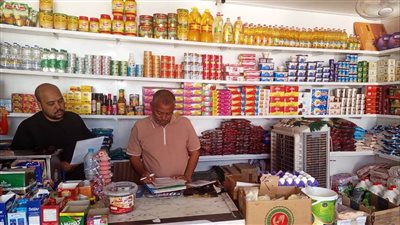 حملات تموينية مفاجئة على الأسواق والمخابز بأسوان