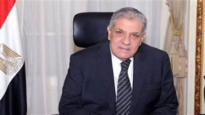 قيادات دينية مصرية تقدم العزاء للمهندس إبراهيم محلب في وفاة شقيقته 