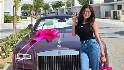 محمد سامي يهدي مي عمر سيارة في عيد ميلادها.. والأخيرة ترد: حاسه إني محظوظة