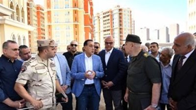  16 ألف وحدة سكنية... رئيس الوزراء يتفقد مشروع 