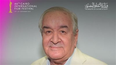 مهرجان القاهرة السينمائي الدولي يكرّم المخرج محمد عبد العزيز بجائزة الهرم الذهبي لإنجاز العمر