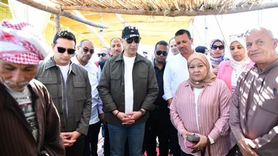 مع بداية موسم الصيد.. محافظ الفيوم يشهد حضور أول مزاد لبيع السمك 