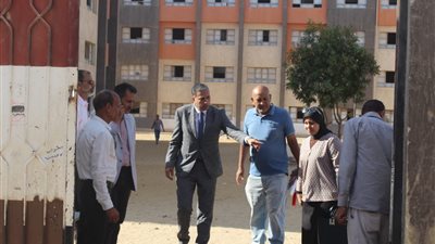 استبعاد مدير مدرسة من 6 أكتوبر إلى 